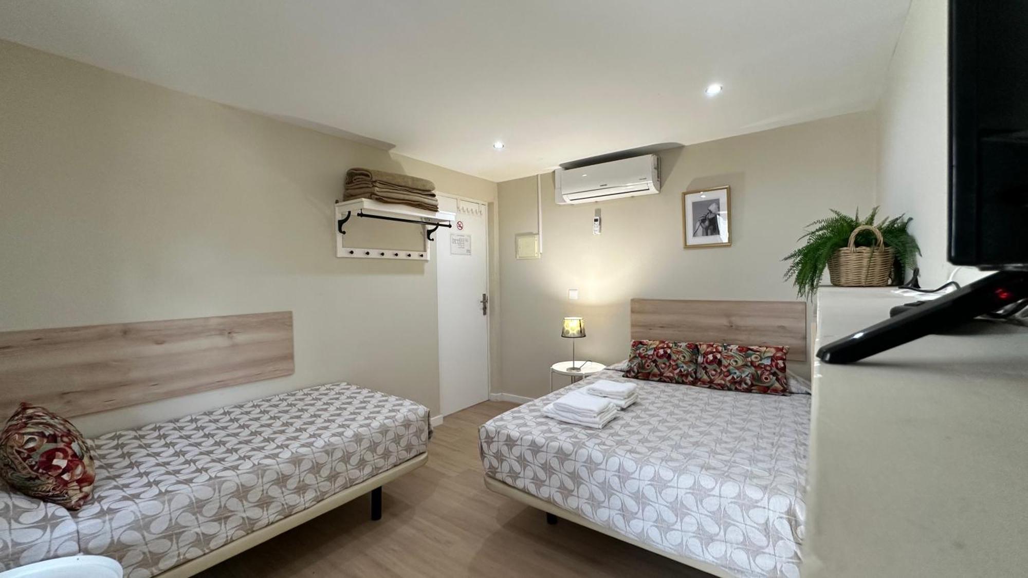 Residencial Duque De Saldanha Hotel Lisbon Bagian luar foto