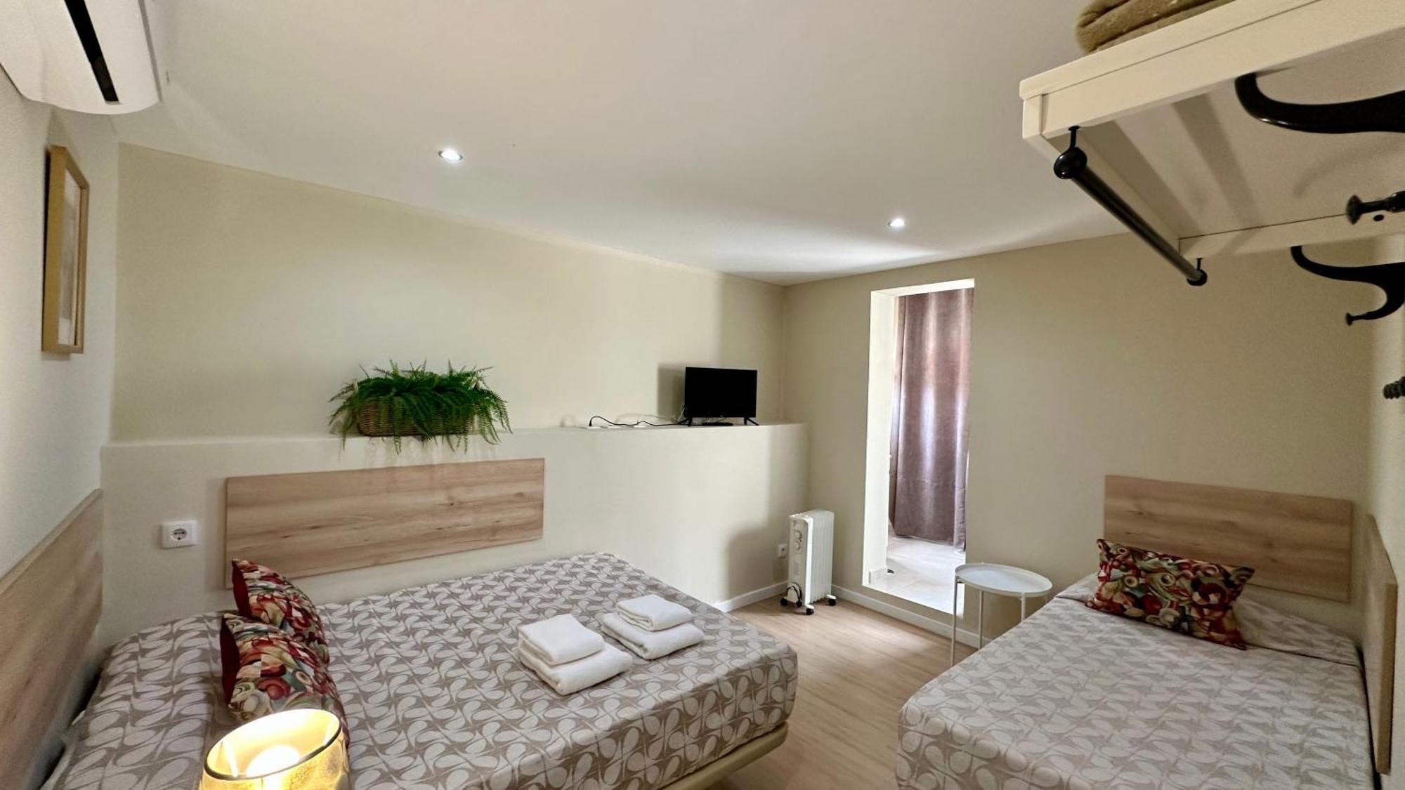 Residencial Duque De Saldanha Hotel Lisbon Bagian luar foto