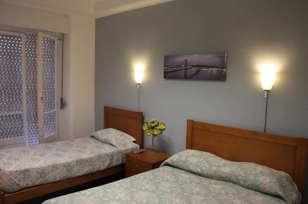 Residencial Duque De Saldanha Hotel Lisbon Bagian luar foto