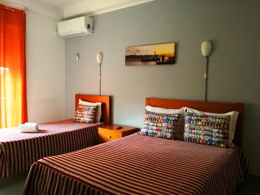 Residencial Duque De Saldanha Hotel Lisbon Bagian luar foto