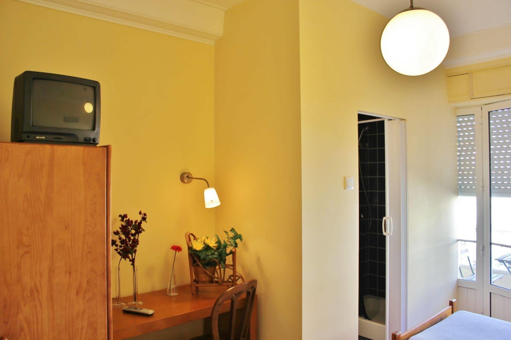 Residencial Duque De Saldanha Hotel Lisbon Bagian luar foto