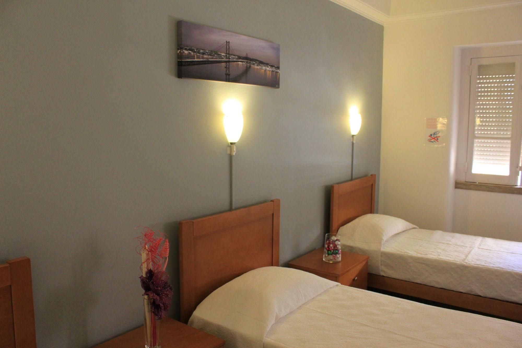 Residencial Duque De Saldanha Hotel Lisbon Bagian luar foto