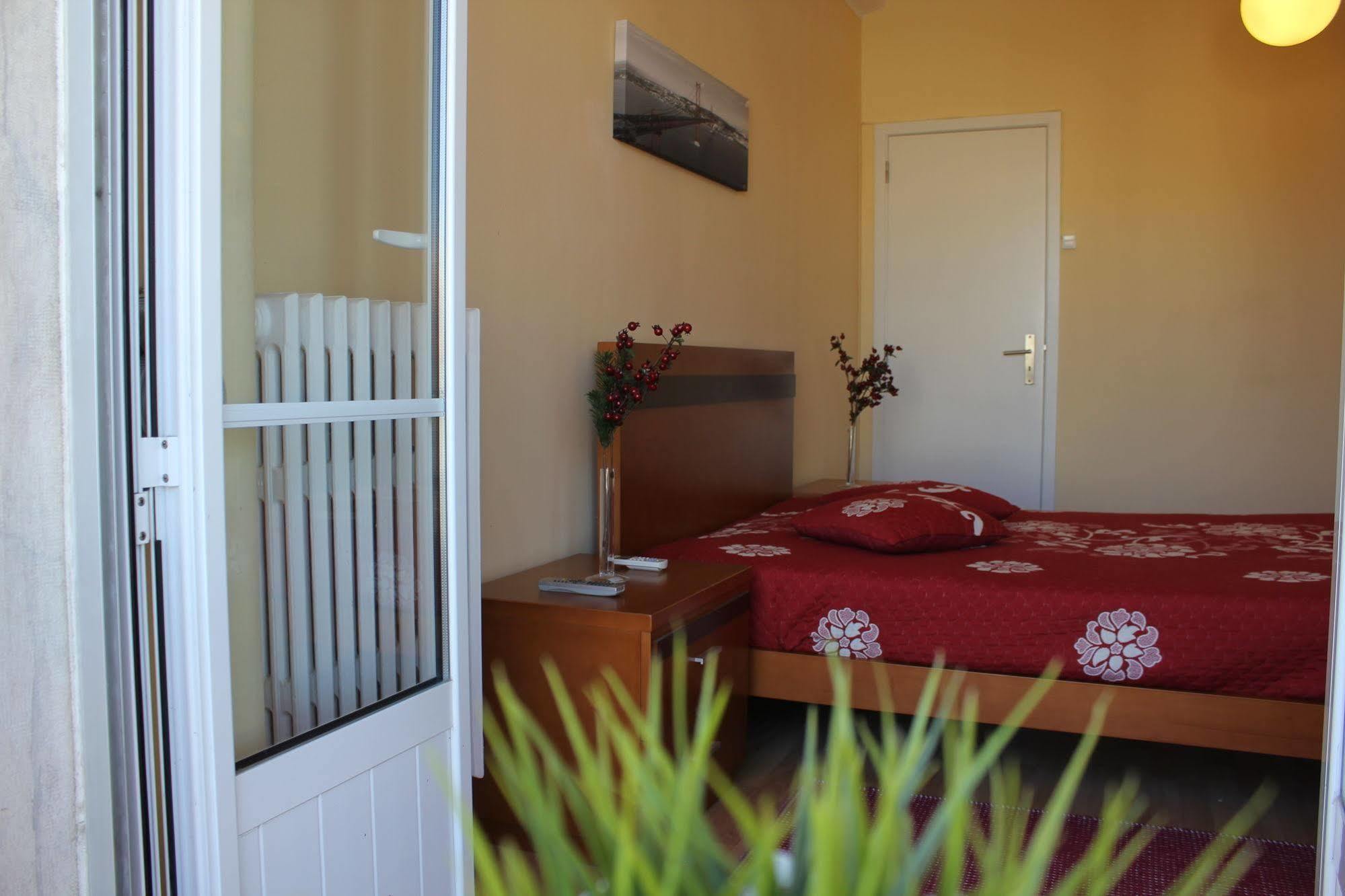Residencial Duque De Saldanha Hotel Lisbon Bagian luar foto