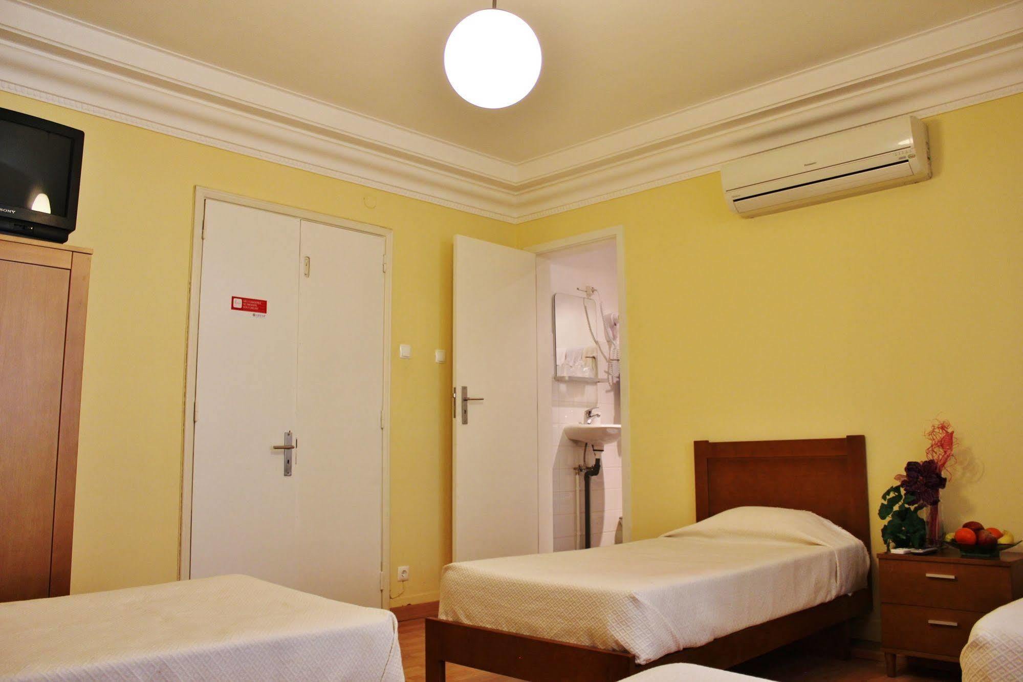 Residencial Duque De Saldanha Hotel Lisbon Bagian luar foto