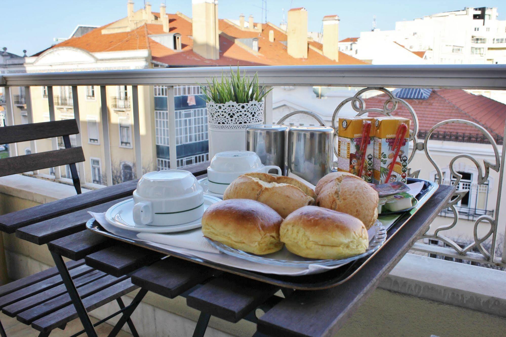 Residencial Duque De Saldanha Hotel Lisbon Bagian luar foto