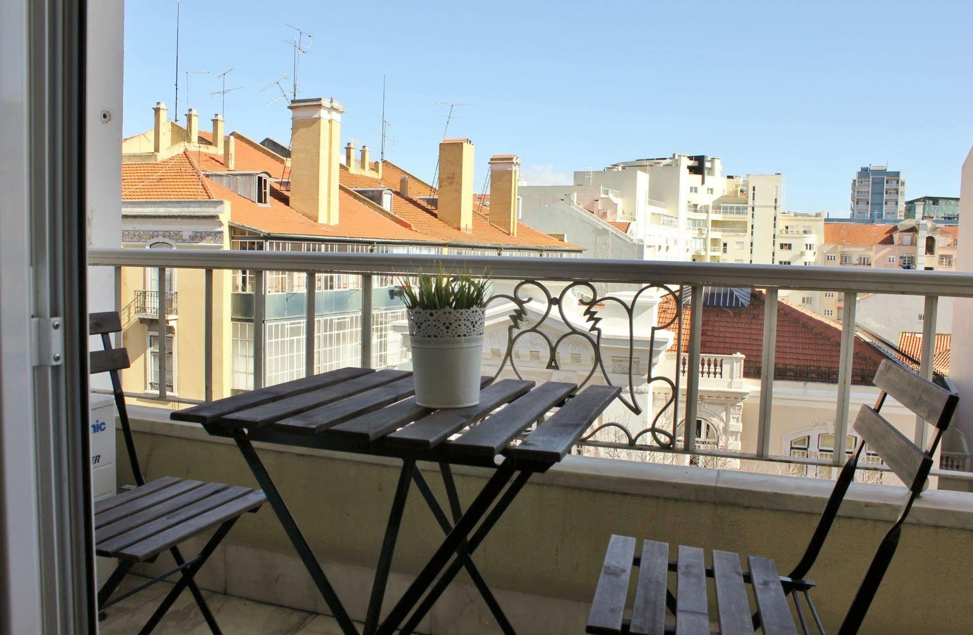 Residencial Duque De Saldanha Hotel Lisbon Bagian luar foto