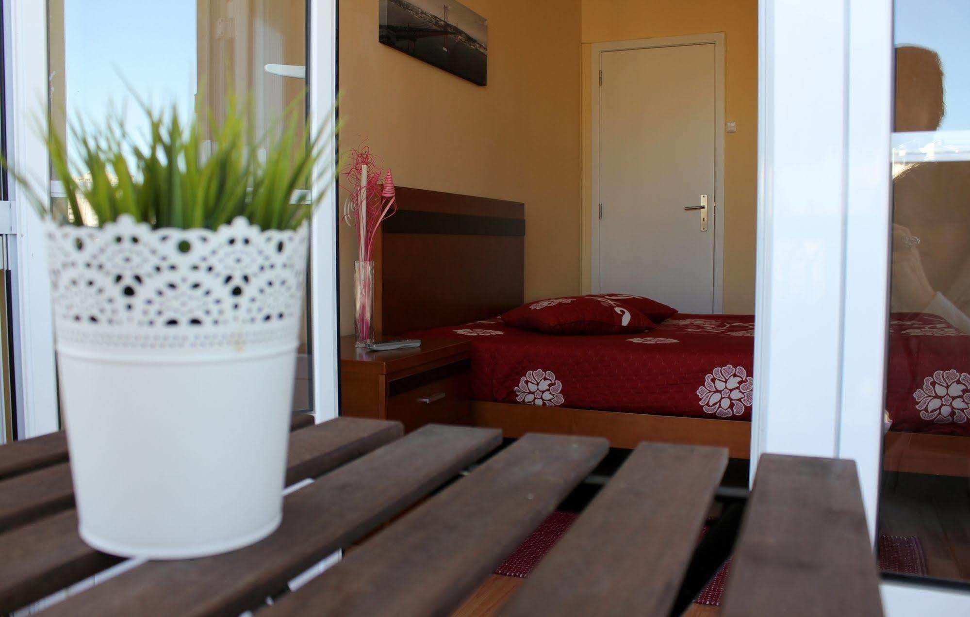 Residencial Duque De Saldanha Hotel Lisbon Bagian luar foto